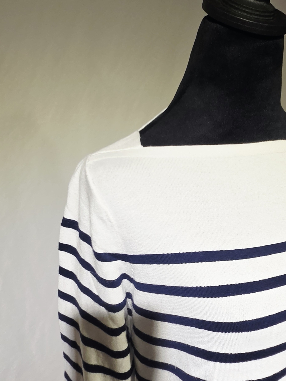 Tommy Bahama 100% White Top with Navy Stripes - Boatneck 3/4 Sleeve - Picture 2 of 9